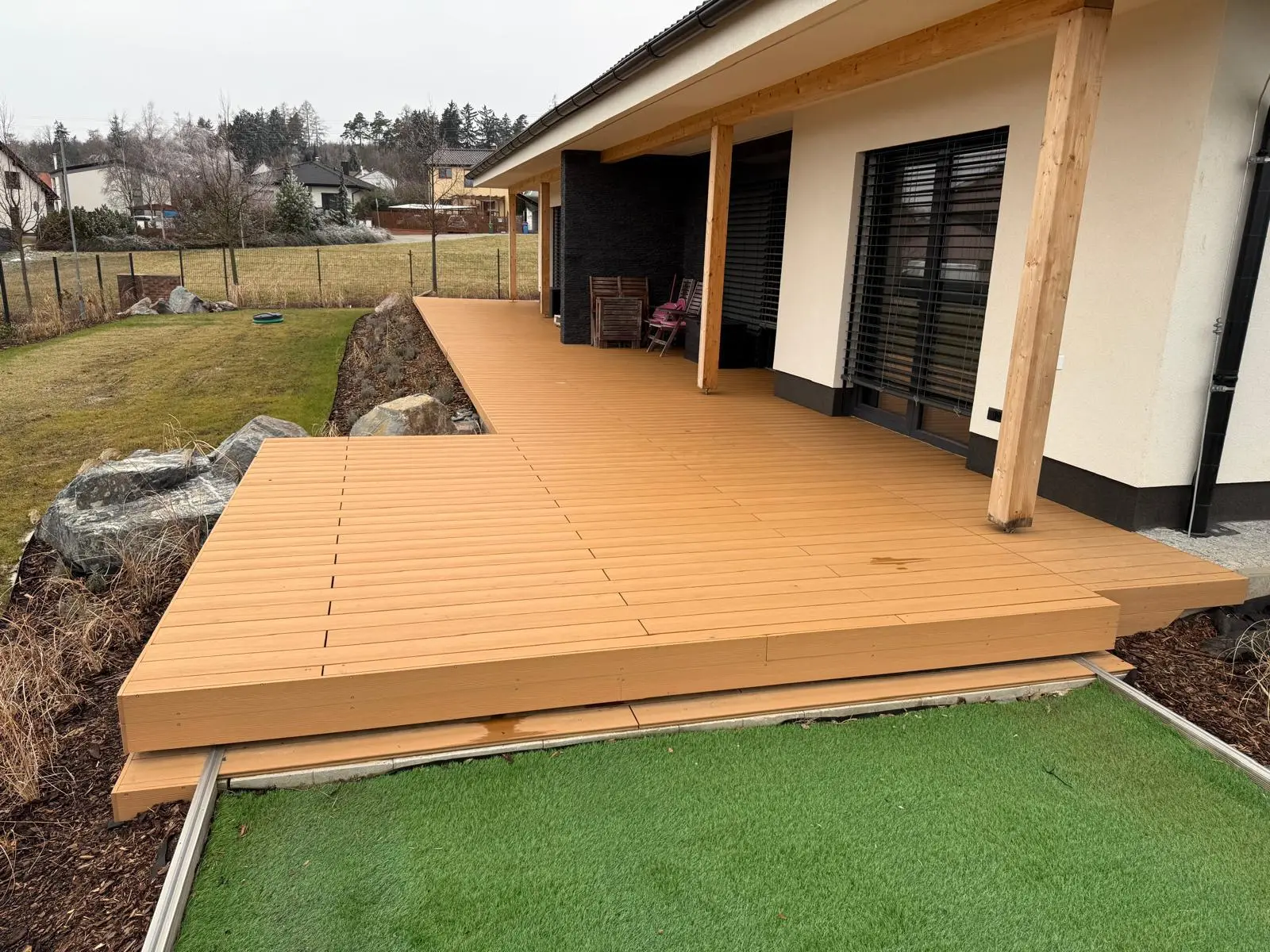 SPA termokryt – Realizácia WPC Teak, fotografia 1